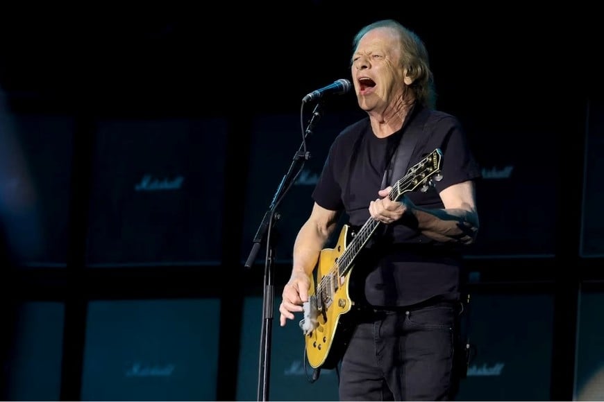 Stevie Young fue internado en Buenos Aires por precaución antes de los shows en River.