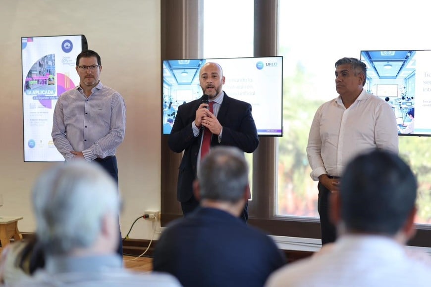 Autoridades participan de la jornada sobre seguridad peatonal.