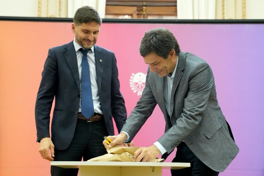 Pullaro encabezó la licitación para la puesta en valor del Parque Independencia en Rosario.