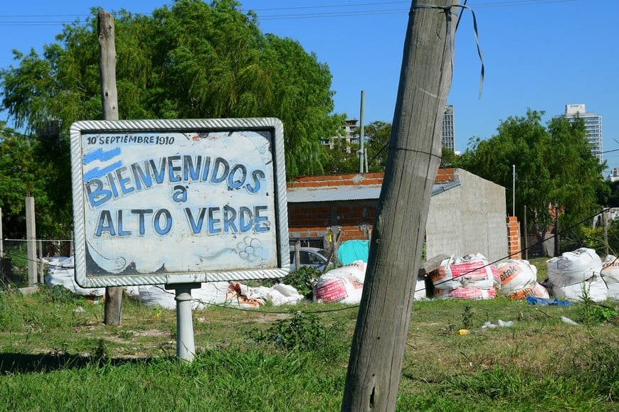 El cartel anuncia... Flavio Raina.