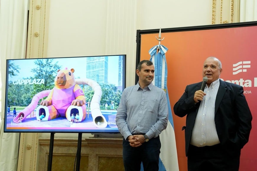 Pullaro encabezó la licitación para la puesta en valor del Parque Independencia en Rosario.