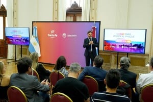 Pullaro encabezó la licitación para la puesta en valor del Parque Independencia en Rosario.