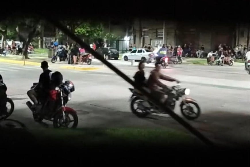 Las "picadas" ilegales en Av. Galicia fueron noticia hace 4 meses. Crédito: Archivo