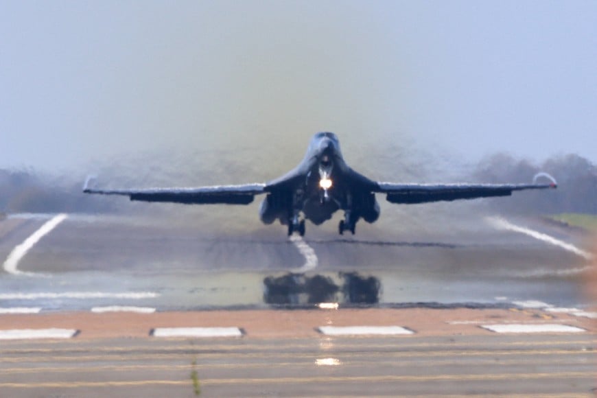 A USAF B-1B bomber takes off from RAF Fairford airbase, used by United States Air Force (USAF) personnel, amid the U.S.–Israeli conflict with Iran, in Fairford, Gloucestershire, Britain, March 21, 2026. REUTERS/Toby Shepheard