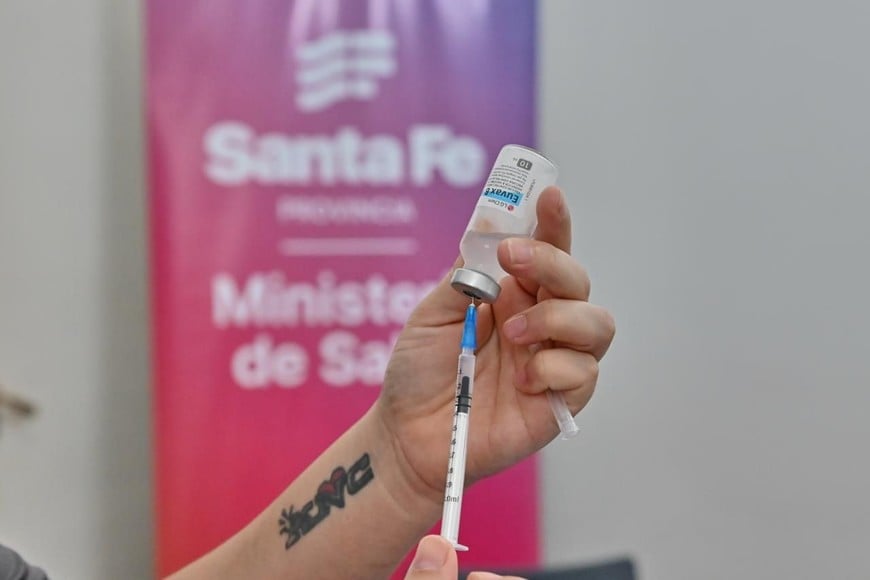 Jornada de vacunación antigripal en un centro de salud de Santa Fe.