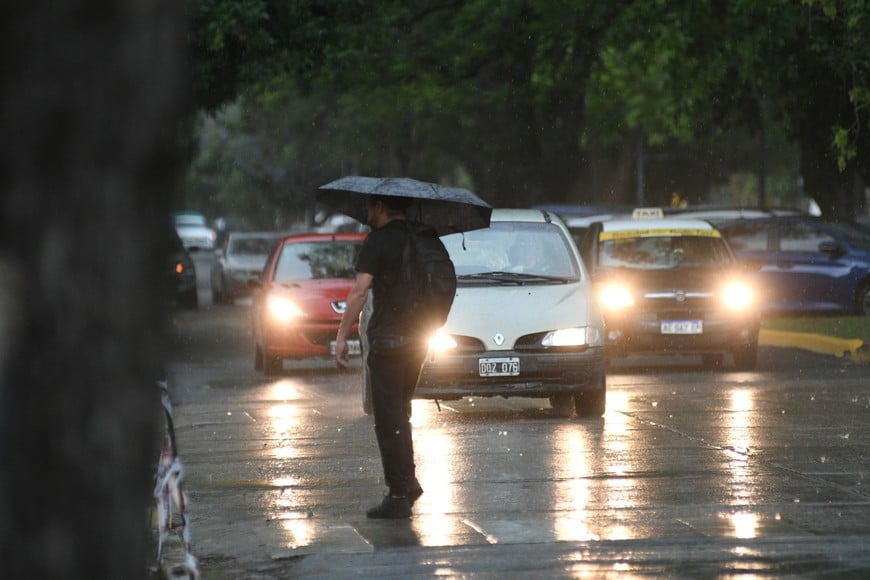 La ciudad enfrenta precipitaciones durante todo el sábado. Crédito: Flavio Raina.