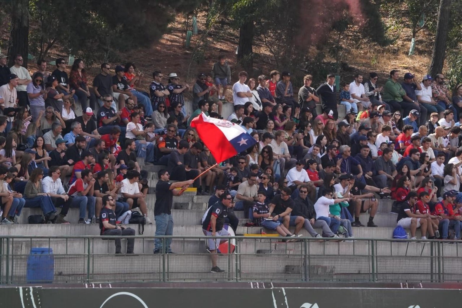 El público ansioso durante el partido.