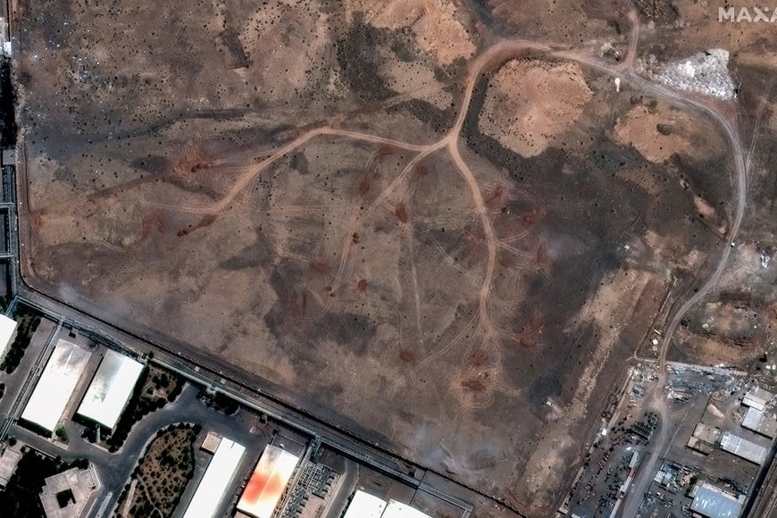 Satellite image shows dirt over the underground facility of Natanz Enrichment Facility, before it was hit by U.S. airstrikes, near Natanz, Iran, June 15, 2025. Maxar Technologies/Handout via REUTERS    THIS IMAGE HAS BEEN SUPPLIED BY A THIRD PARTY. NO RESALES. NO ARCHIVES. MANDATORY CREDIT. MUST NOT OBSCURE LOGO.
