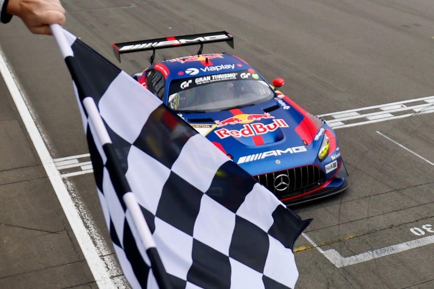 Verstappen conquista el "Infierno Verde": debut y victoria aplastante con Mercedes.