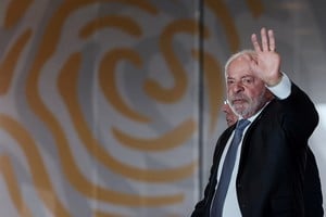 Lula promulgó una ley que habilita el uso de gas pimienta para mujeres adultas.