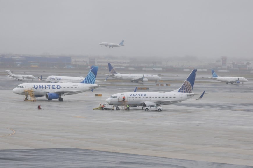 United Airlines planes parked at tarmac, after hundreds of Immigration and Customs Enforcement agents were ordered to deploy to airports to help fill TSA staffing gaps, Newark Liberty International Airport in Newark, New Jersey,  U.S., March 23, 2026. Picture taken through the glass. REUTERS/Jeenah Moon