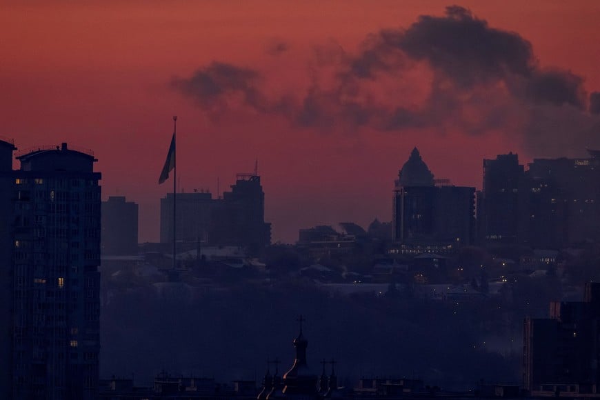 FILE PHOTO: Water vapour rises from residential buildings' autonomous heating systems during a power blackout and freezing temperatures, after critical civil infrastructure was hit by recent Russian missile and drone attacks, amid Russia's attack on Ukraine, in Kyiv, Ukraine January 19, 2026. REUTERS/Vladyslav Sodel/File Photo