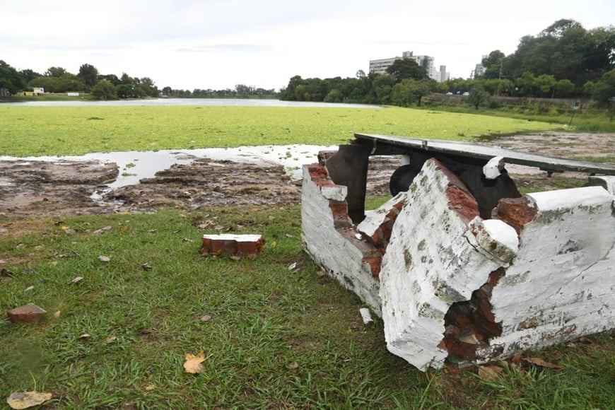 Así está la casilla de la bomba del lago. Flavio Raina.