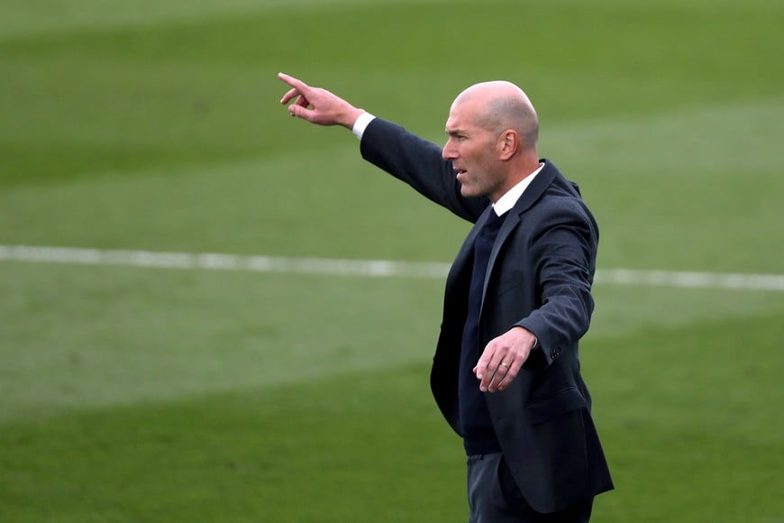 FILE PHOTO: Football - La Liga Santander - Real Madrid v Villarreal - Estadio Alfredo Di Stefano, Madrid, Spain - May 22, 2021 Real Madrid coach Zinedine Zidane REUTERS/Susana Vera/File Photo/File Photo