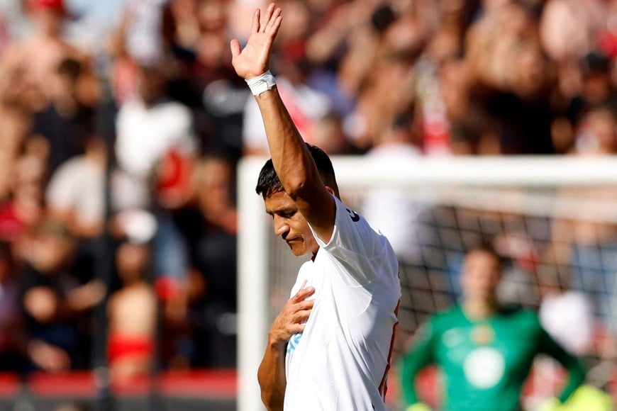 Soccer Football - LaLiga - Sevilla v FC Barcelona - Ramon Sanchez Pizjuan, Seville, Spain - October 5, 2025
Sevilla's Alexis Sanchez celebrates scoring their first goal REUTERS/Marcelo Del Pozo