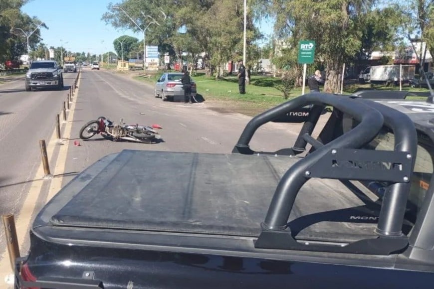 Frente la Hospital de Reconquista colisionaron un automóvil Renault Megane, y una motocicleta Corven Energy 110 cc.