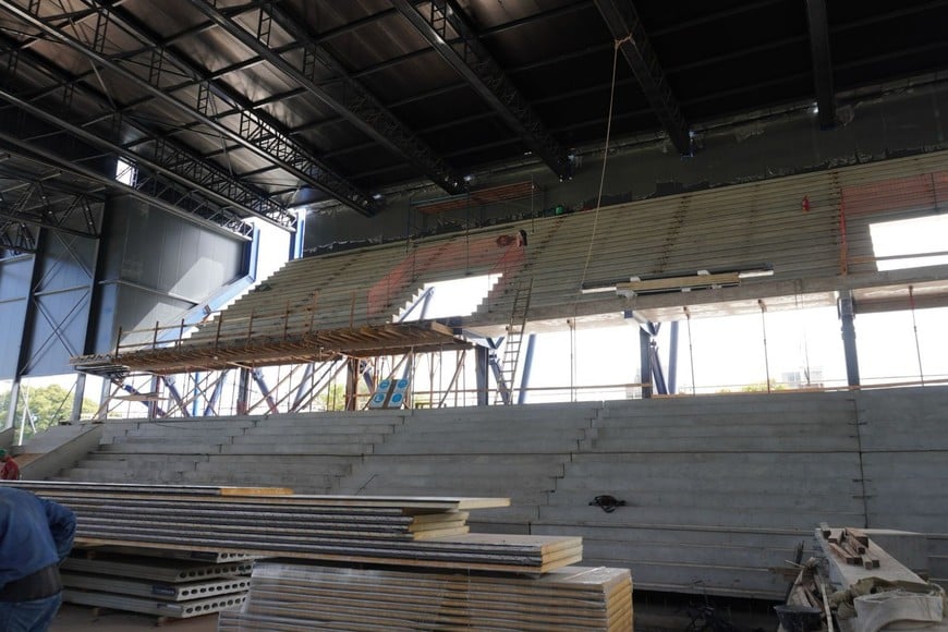 Con una inversión superior a los $ 11.292 millones, la Provincia construye el nuevo Arena Rosario dentro del predio de la ex Rural, en la intersección de las avenidas Dante Alighieri y Gobernador Caesar, y la obra ya presenta un 75 % de avance.