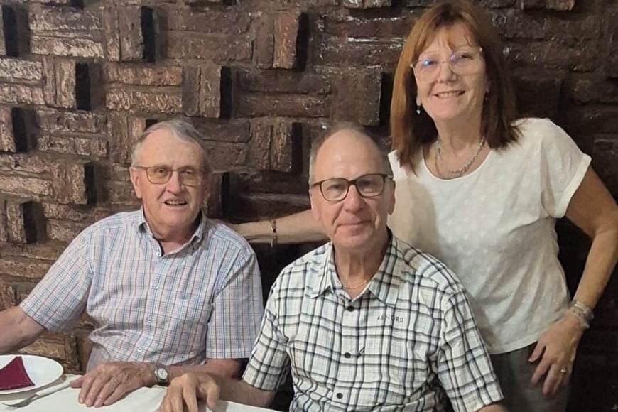 Urs Zenklusen y  Lukas Arnold,  durante su visita a San Jerónimo Norte.