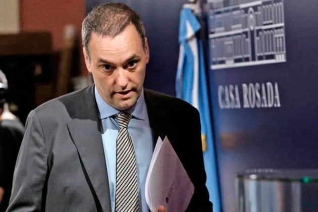 En medio de polémicas, Adorni presentó un paquete de leyes para el Congreso, destacando venta de tierras a extranjeros, leyes de discapacidad, presupuesto para universidades y pliegos de jueces y fiscales.