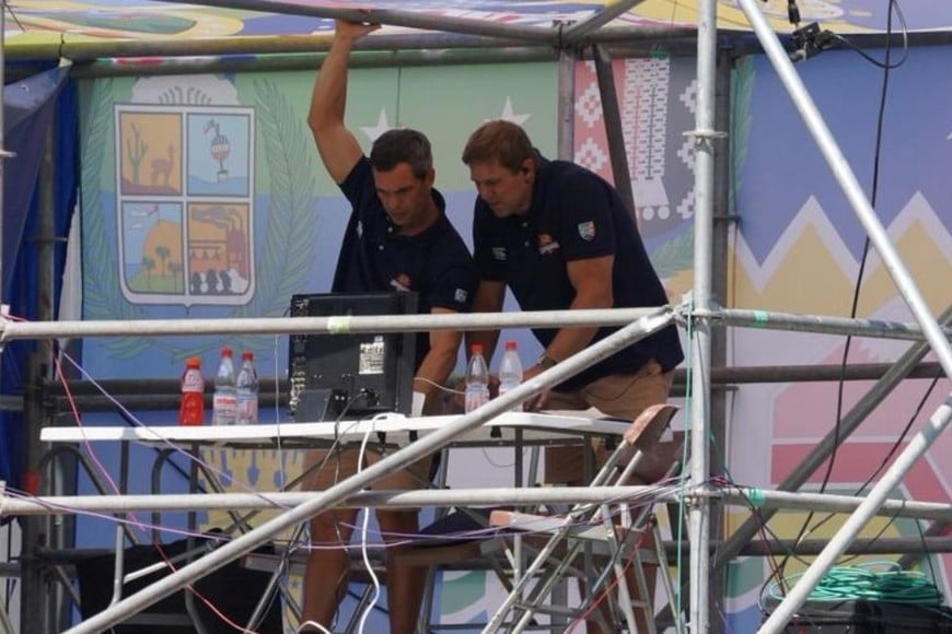 Ya en Capibaras y el último sábado durante el partido ante Selknam, Nicolás Galatro (a la derecha), acompañado por Nico Vergallo.