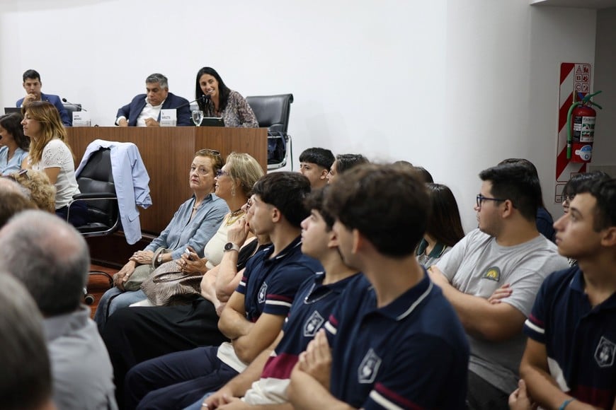 Estudiantes participan en el Concejo Joven.