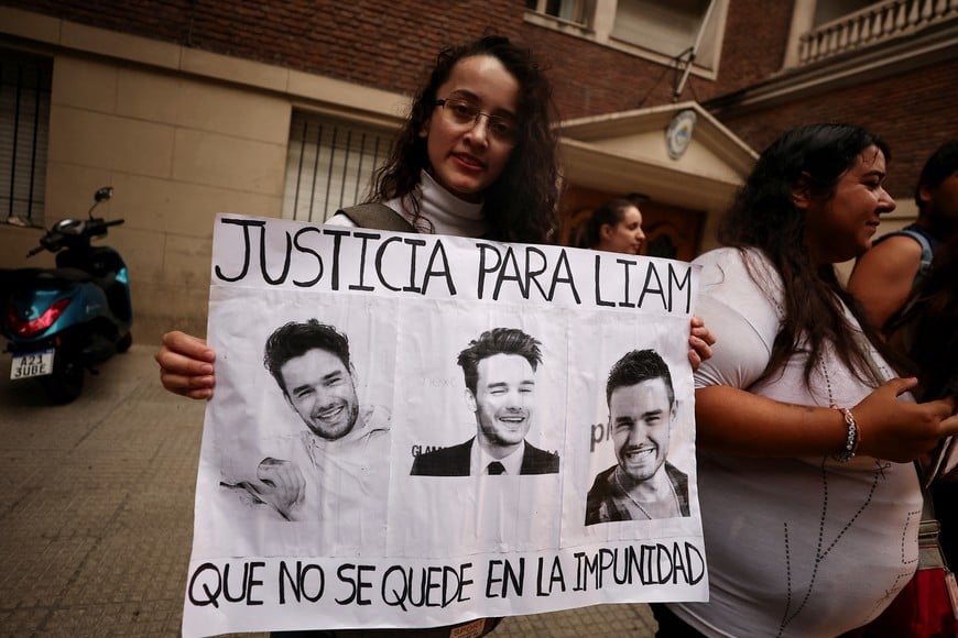 A fan of former One Direction band member Liam Payne holds a placard that reads "Justice for Liam, not to remain unpunished" as she protests outside court in demand of justice after Payne's death, in Buenos Aires, Argentina, February 14, 2025. REUTERS/Agustin Marcarian