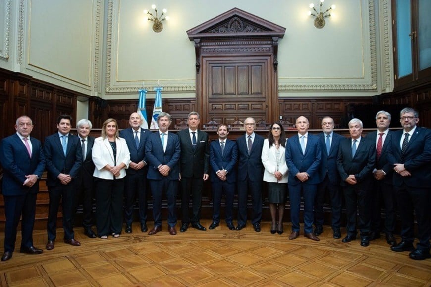 Los integrantes del Consejo de la Magistratura, juntos a los miembros de la Corte.