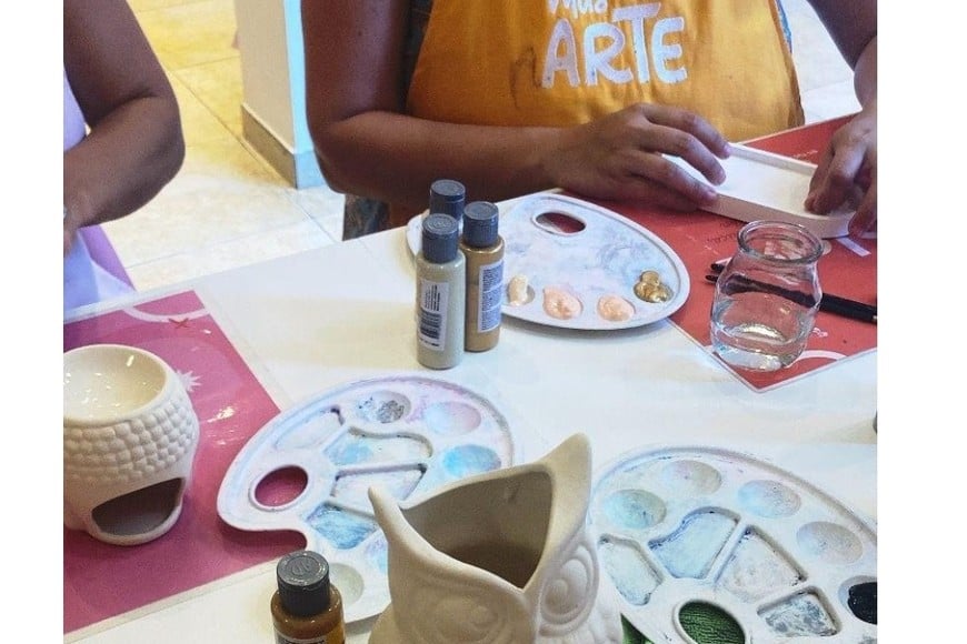 Pintar, reír y disfrutar: la regla número uno de “Más Arte”.