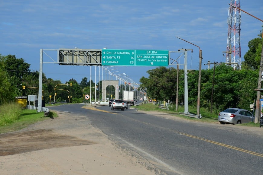 Aquí finaliza la autovía y comienza la ruta de dos carriles hacia los puentes del Leyes. Flavio Raina.