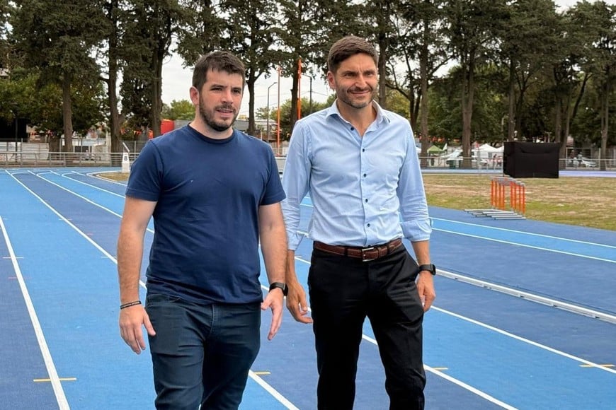 Chiarella y Pullaro en la inauguración de la pista de atletismo en Venado Tuerto