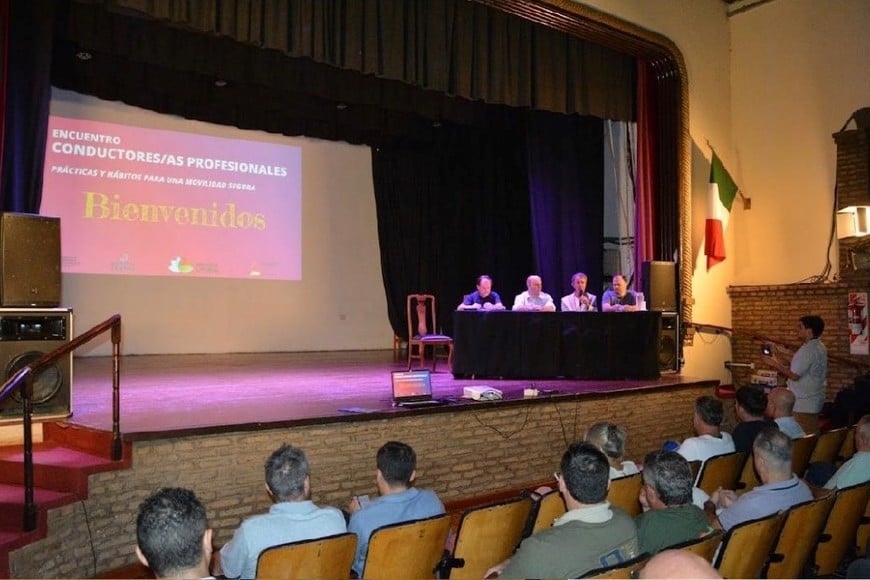 La actividad reunió a transportistas, gremios y autoridades provinciales.