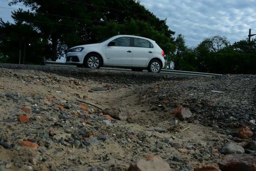 Cárcavas en las banquinas. Flavio Raina.