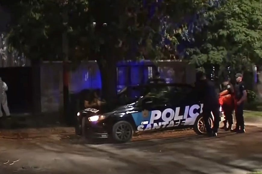 Conmoción en la zona oeste de Rosario tras el hallazgo de un hombre sin vida.