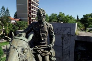 El Monumento al Brigadier, en la Costanera santafesina. Crédito: Fernando Nicola