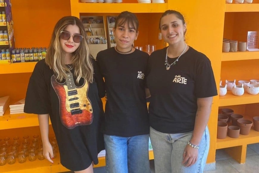 Aquí, el arte no exige técnica, solo ganas de experimentar.