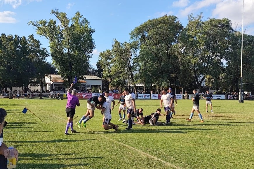 Caranchos vs Regatas Belgrano.