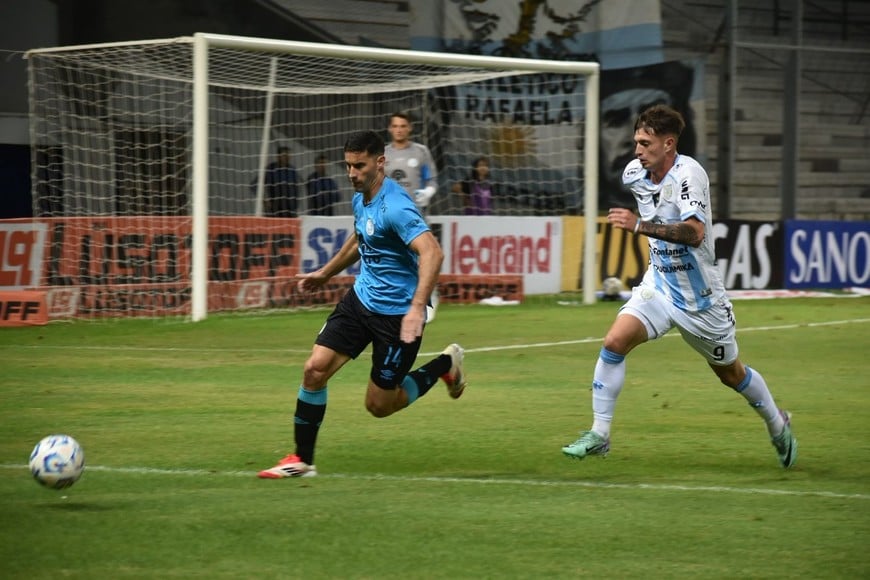 Belgrano selló el triunfo con un contundente 3-0.