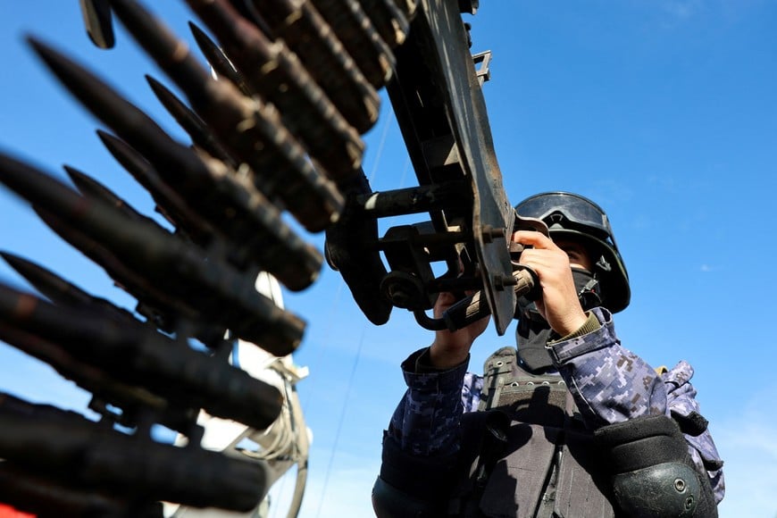 Houthi police trooper mans a machine gun mounted on a patrol vehicle at the site of a rally in solidarity with Iran, as the U.S.-Israeli conflict with Iran continues, in Sanaa, Yemen, March 27, 2026. REUTERS/Khaled Abdullah