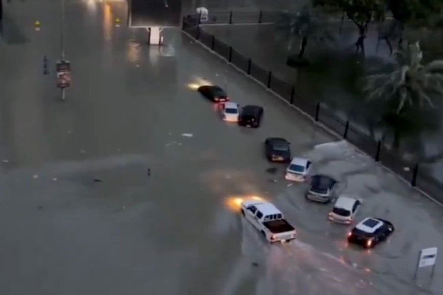 Calles anegadas por las intentas lluvias.
