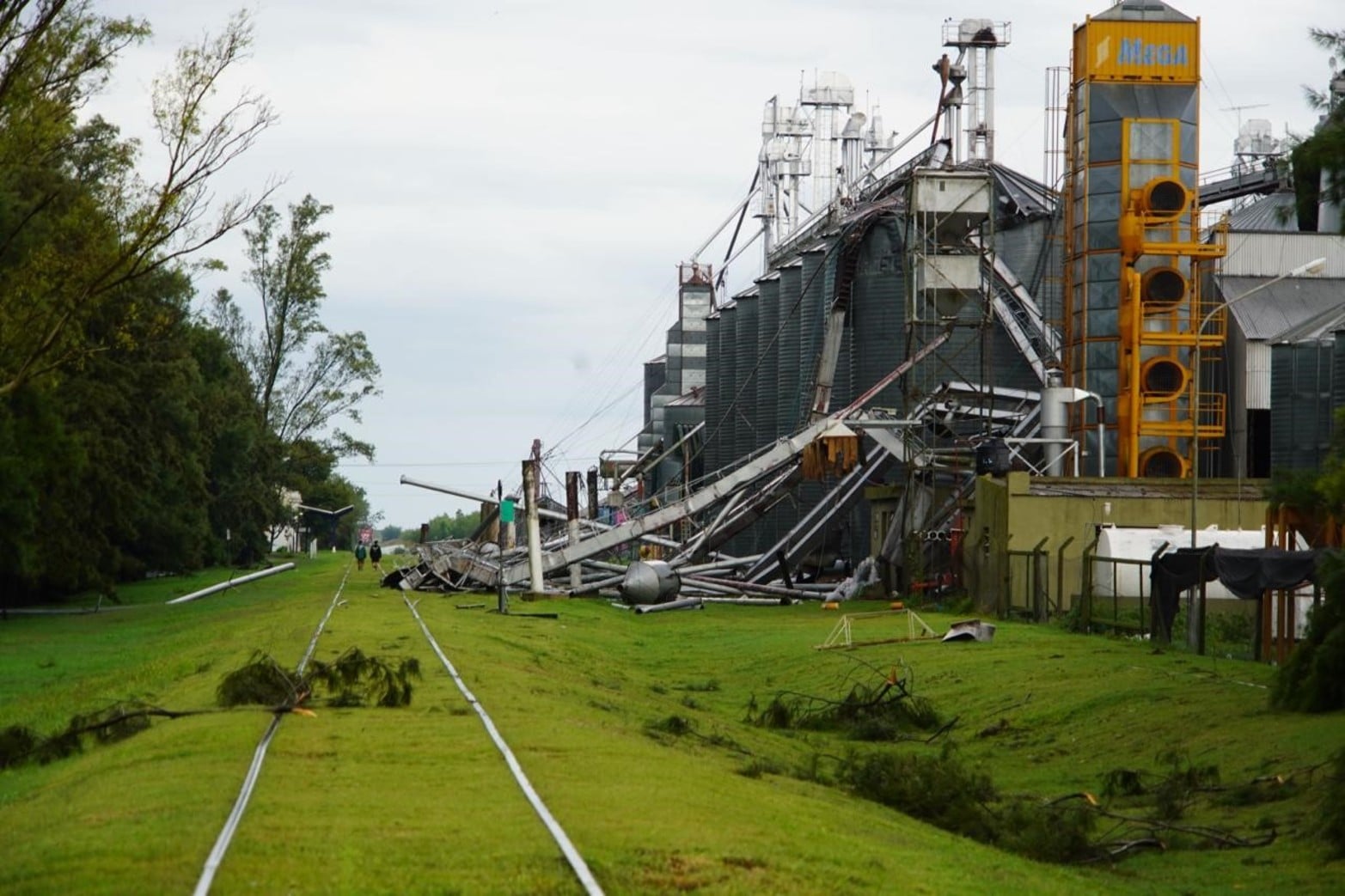 Temporal destruyó una planta de acopio en Bombal.