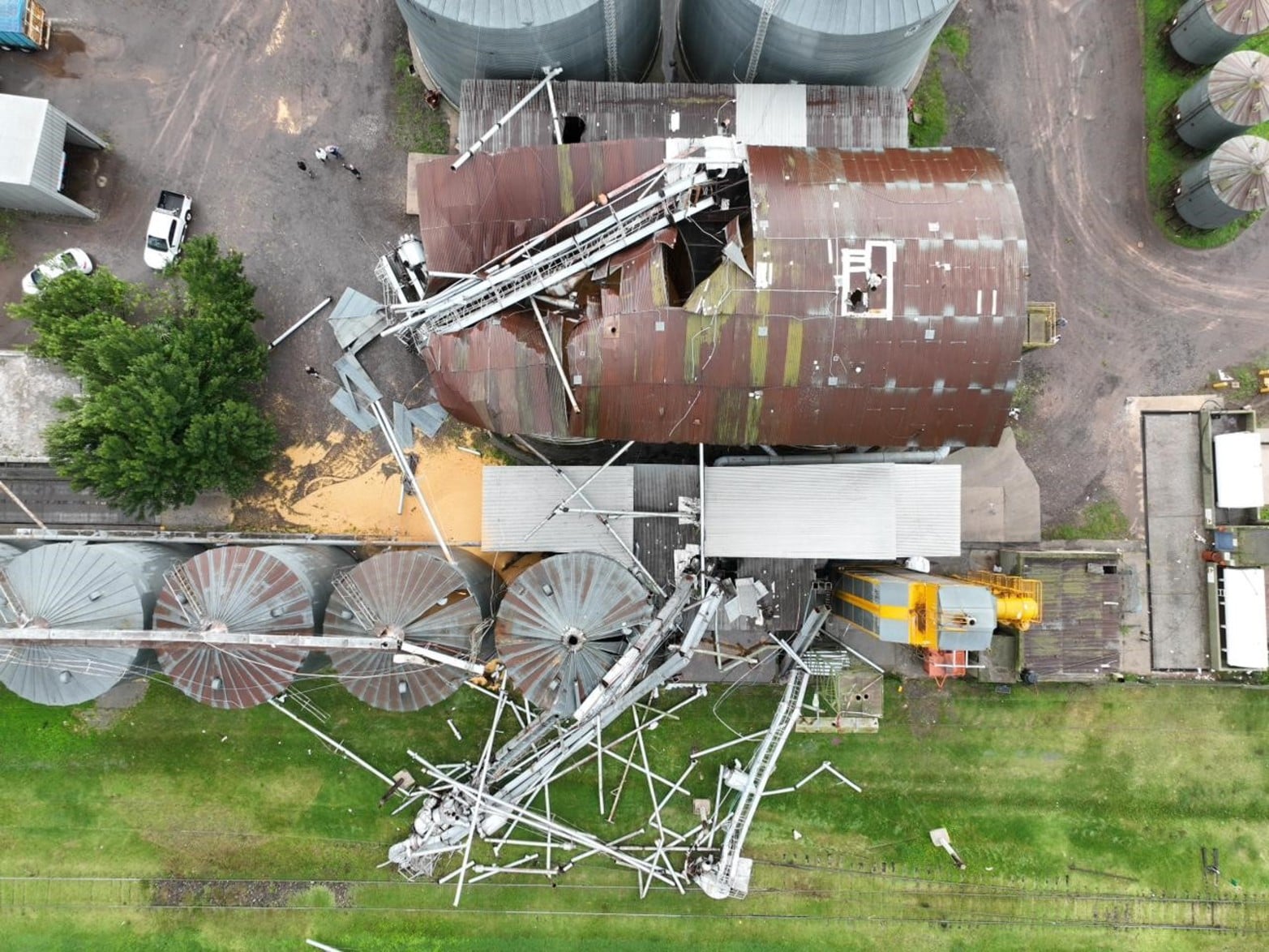 Temporal destruyó una planta de acopio en Bombal.