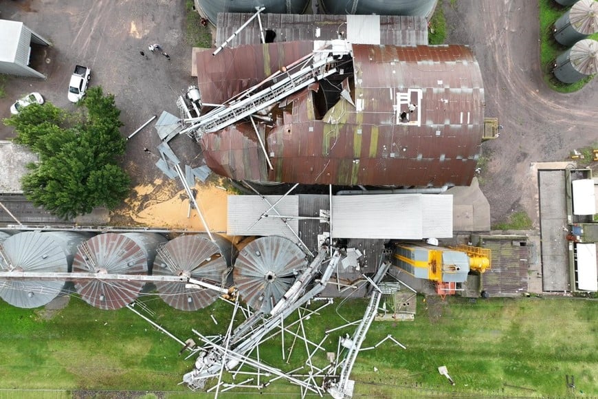 Temporal destruyó una planta de acopio en Bombal.