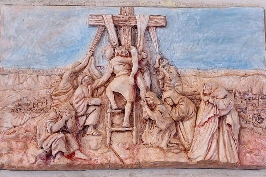 Jesús es bajado de la cruz.