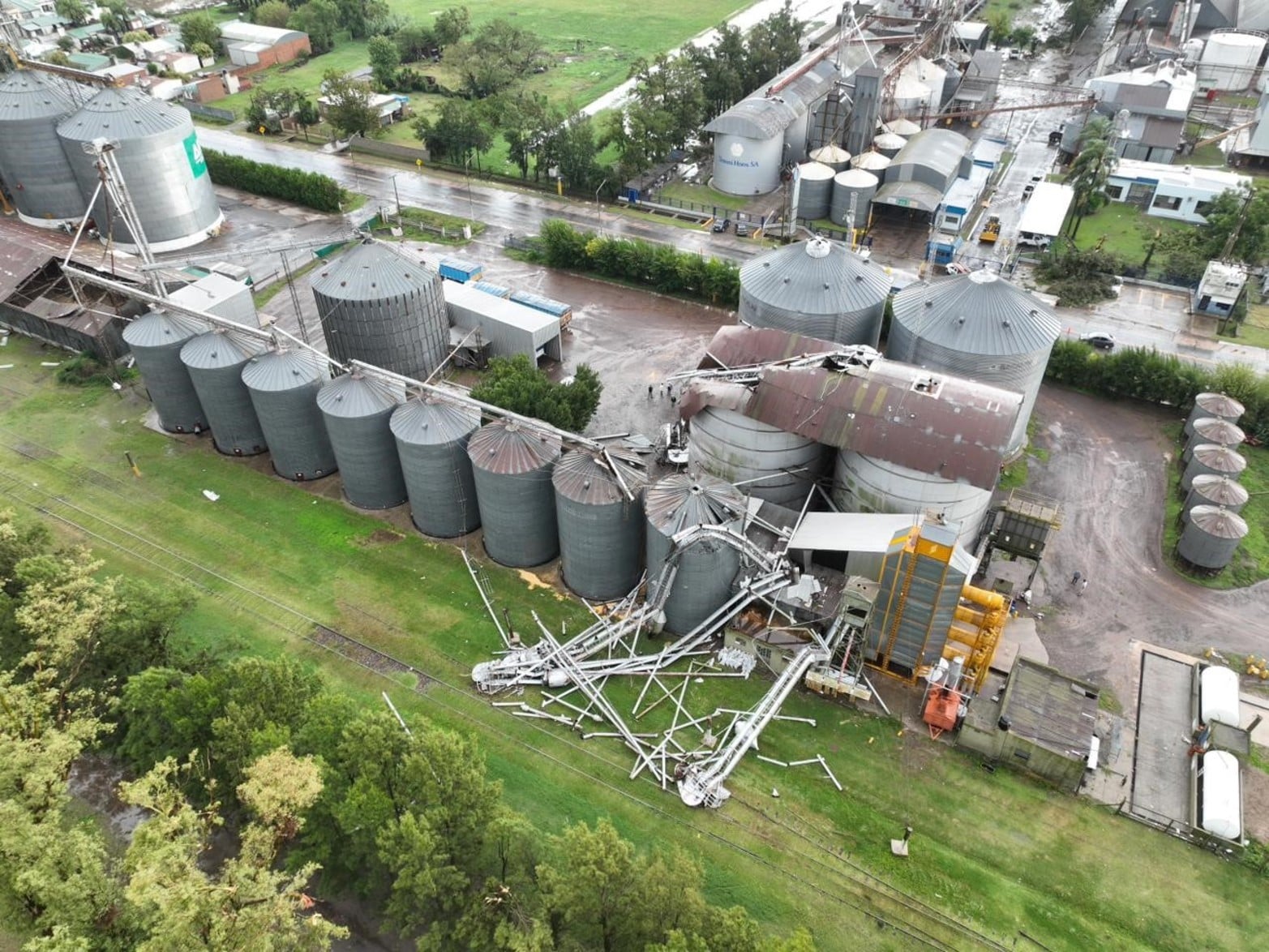 Temporal destruyó una planta de acopio en Bombal.