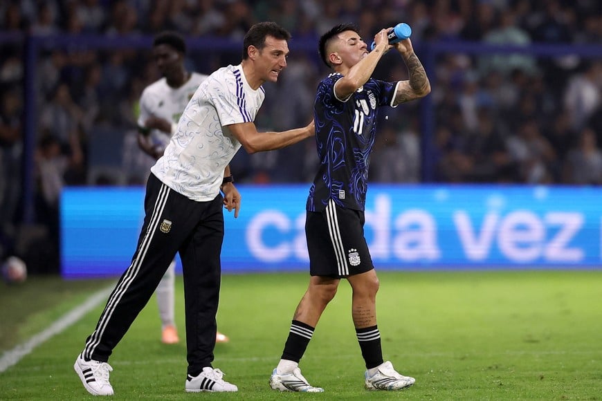 Soccer Football - International Friendly - Argentina v Mauritania - Estadio La Bombonera, Buenos Aires, Argentina - March 27, 2026
Argentina coach Lionel Scaloni and Thiago Almada REUTERS/Agustin Marcarian