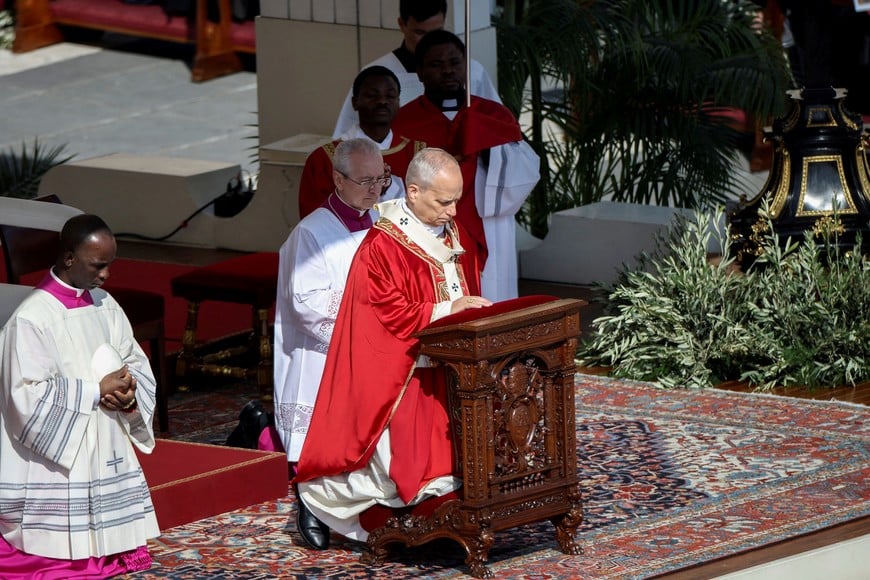 Pope Leo XIV kneels during Palm Sunday Mass in Saint Peter's Square at the Vatican, March 29, 2026. REUTERS/Francesco Fotia TPX IMAGES OF THE DAY