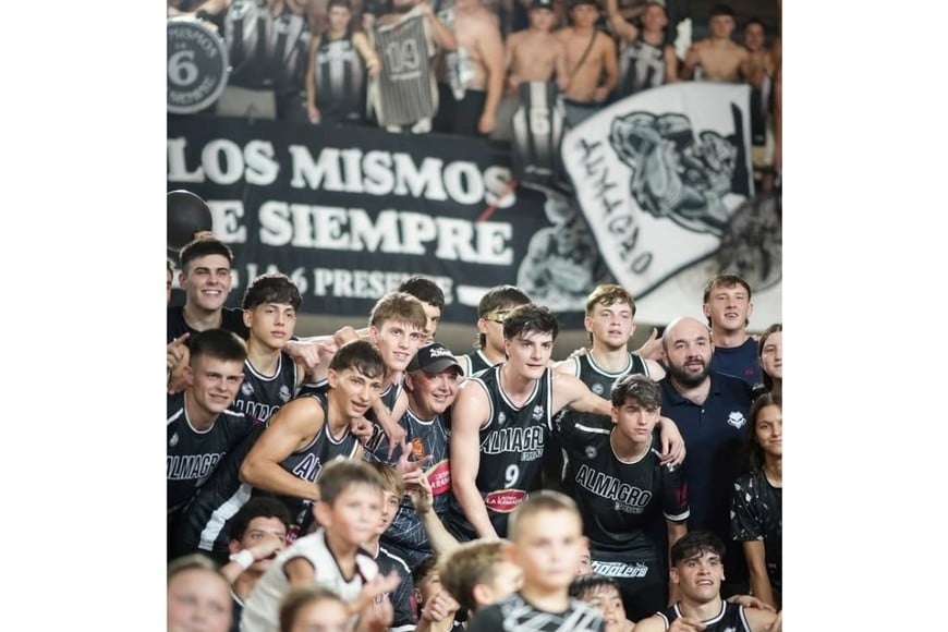 Almagro aplastó a Alma Juniors en el clásico