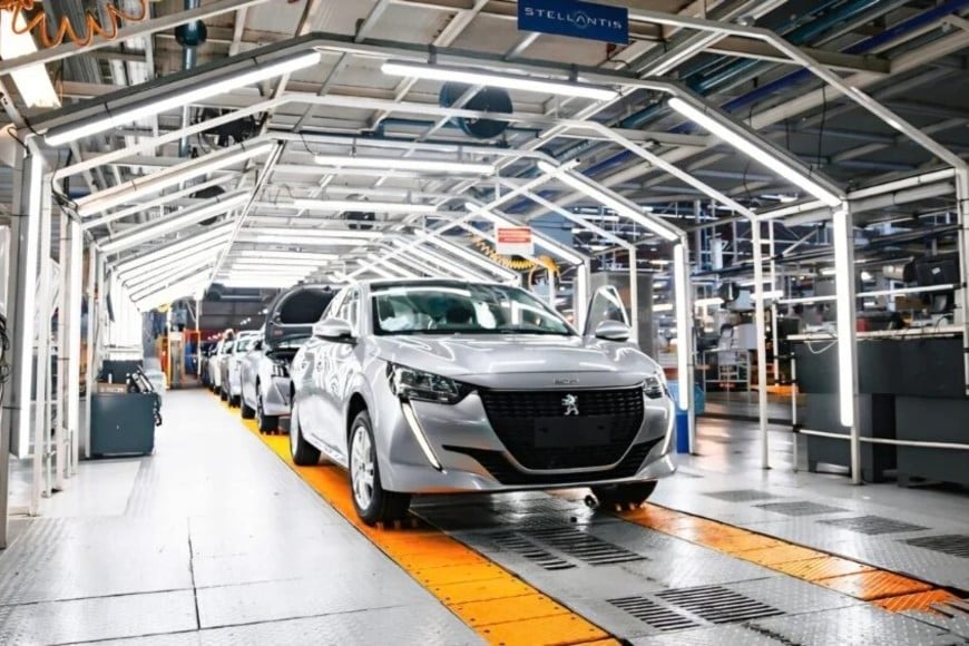 Con problemas en las ventas a Brasil, Stellantis reduce su producción en El Palomar.