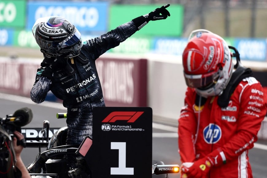 Formula One F1 - Japanese Grand Prix - Suzuka Circuit, Suzuka, Japan - March 29, 2026
Mercedes' Andrea Kimi Antonelli celebrates winning the Japanese Grand Prix REUTERS/Jakub Porzycki     TPX IMAGES OF THE DAY