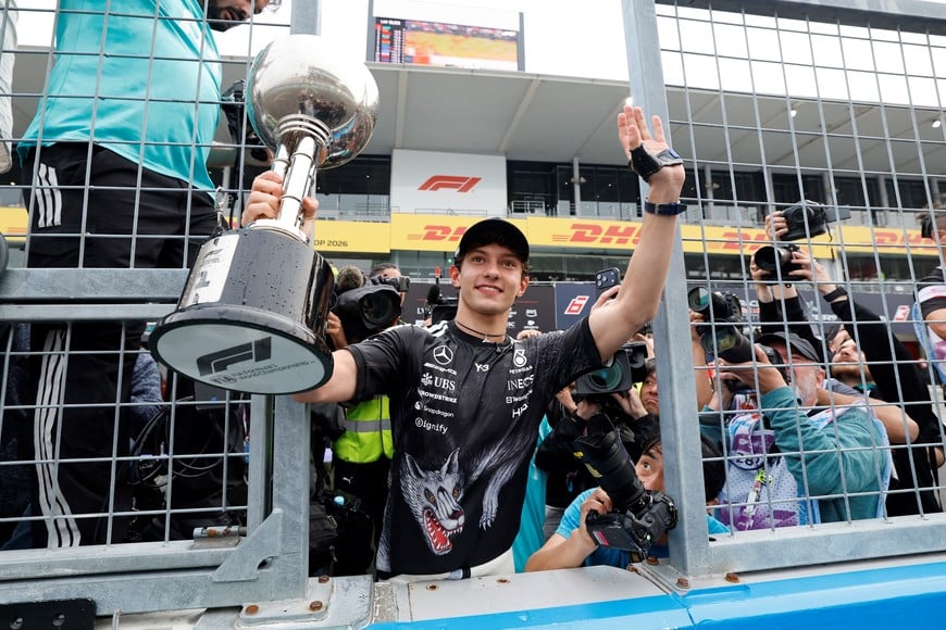 Formula One F1 - Japanese Grand Prix - Suzuka Circuit, Suzuka, Japan - March 29, 2026
Mercedes' Andrea Kimi Antonelli celebrates with the trophy after winning the Japanese Grand Prix REUTERS/Kim Kyung-Hoon